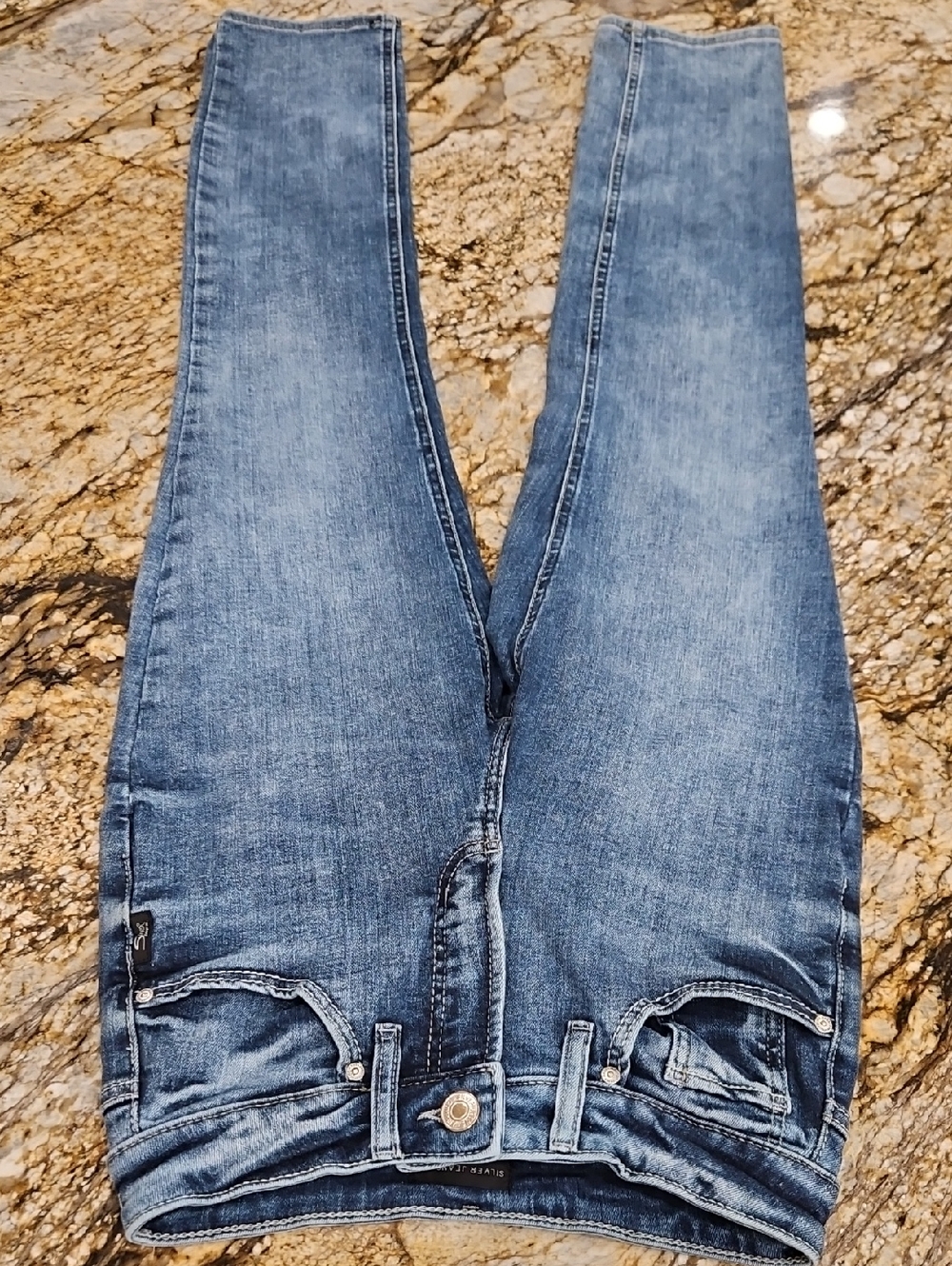 Silver Jeans Women's Light Blue Jeans. Size 26/31 Inseam 30" Rise 8.5"